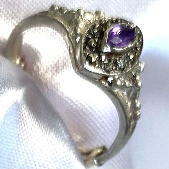 AN# Striking Amethyst & 925 Silver Sz 5 1/2 Ring - Picture 1 of 9